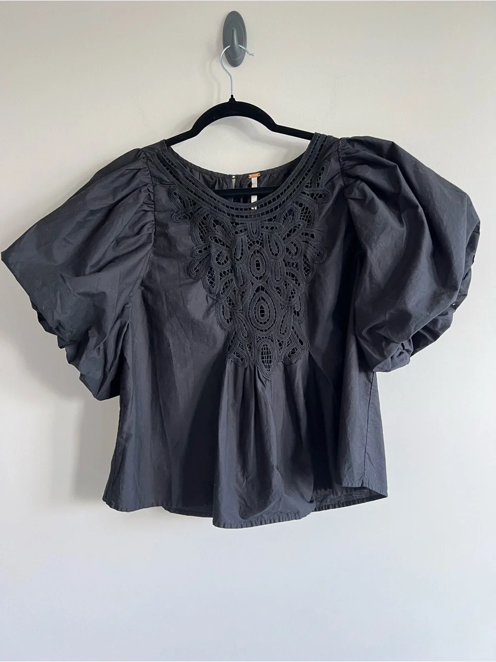 Free People “Bardot” Black Dramatic Puff Sleeve Loose Cropped Blouse Size Medium